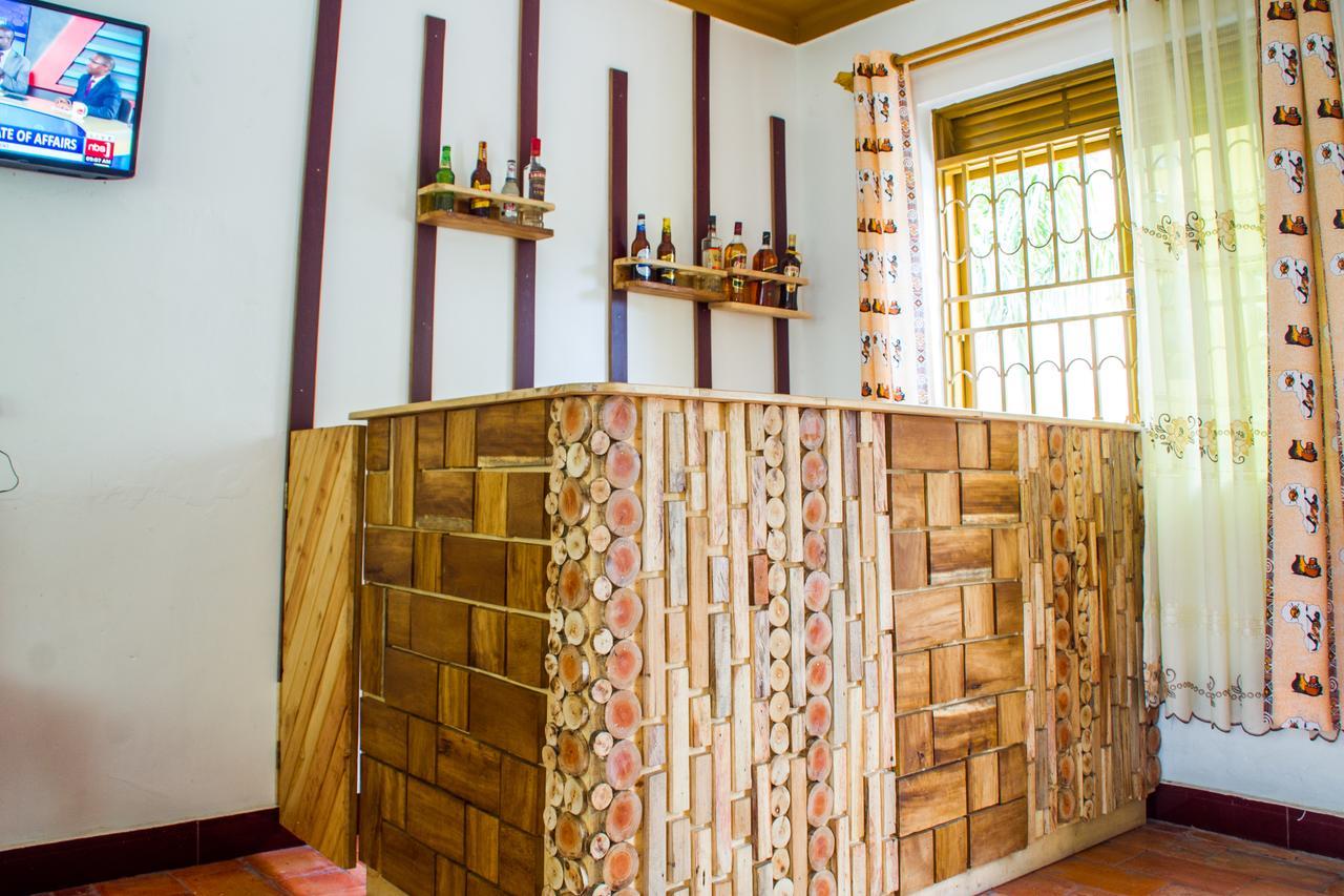 Queen Elizabeth Pvt Lodge Kichwamba Exteriör bild