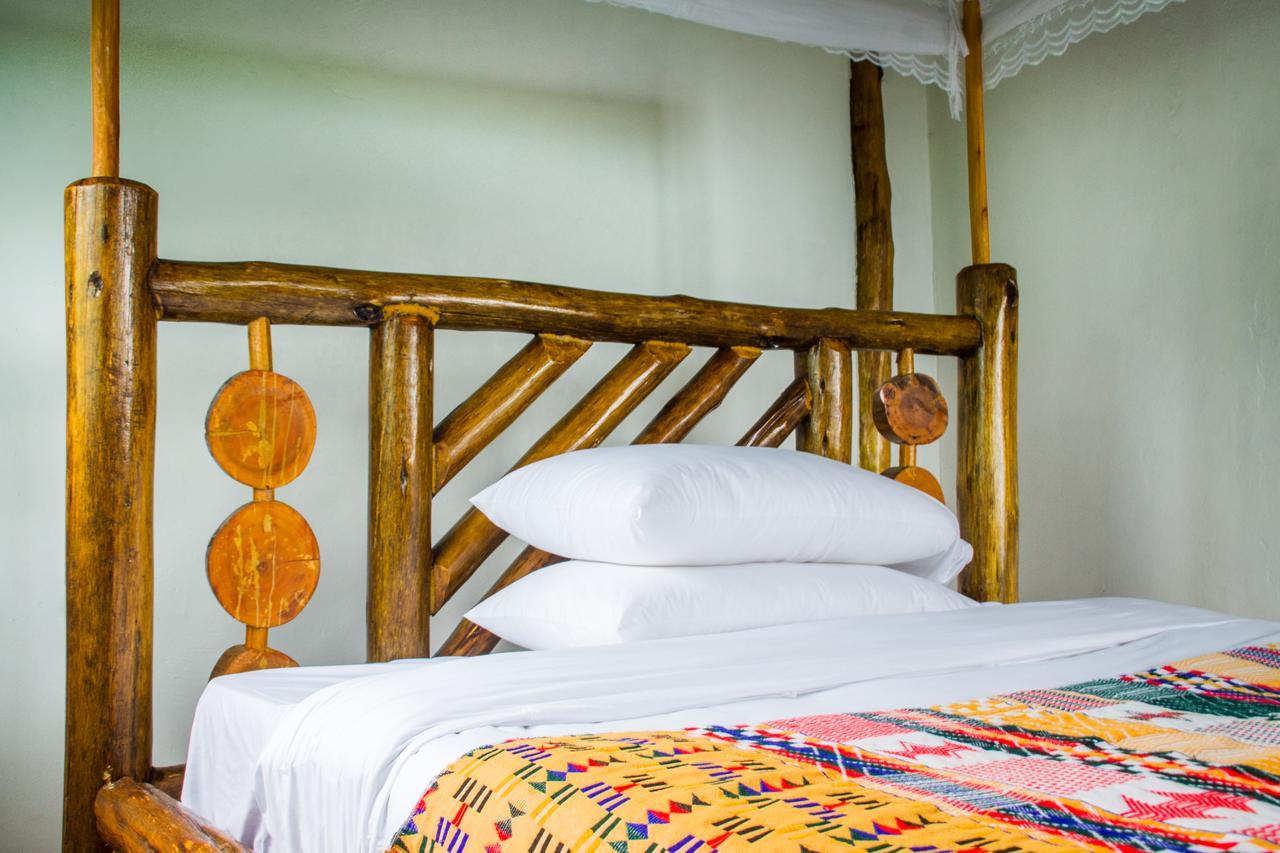 Queen Elizabeth Pvt Lodge Kichwamba Exteriör bild